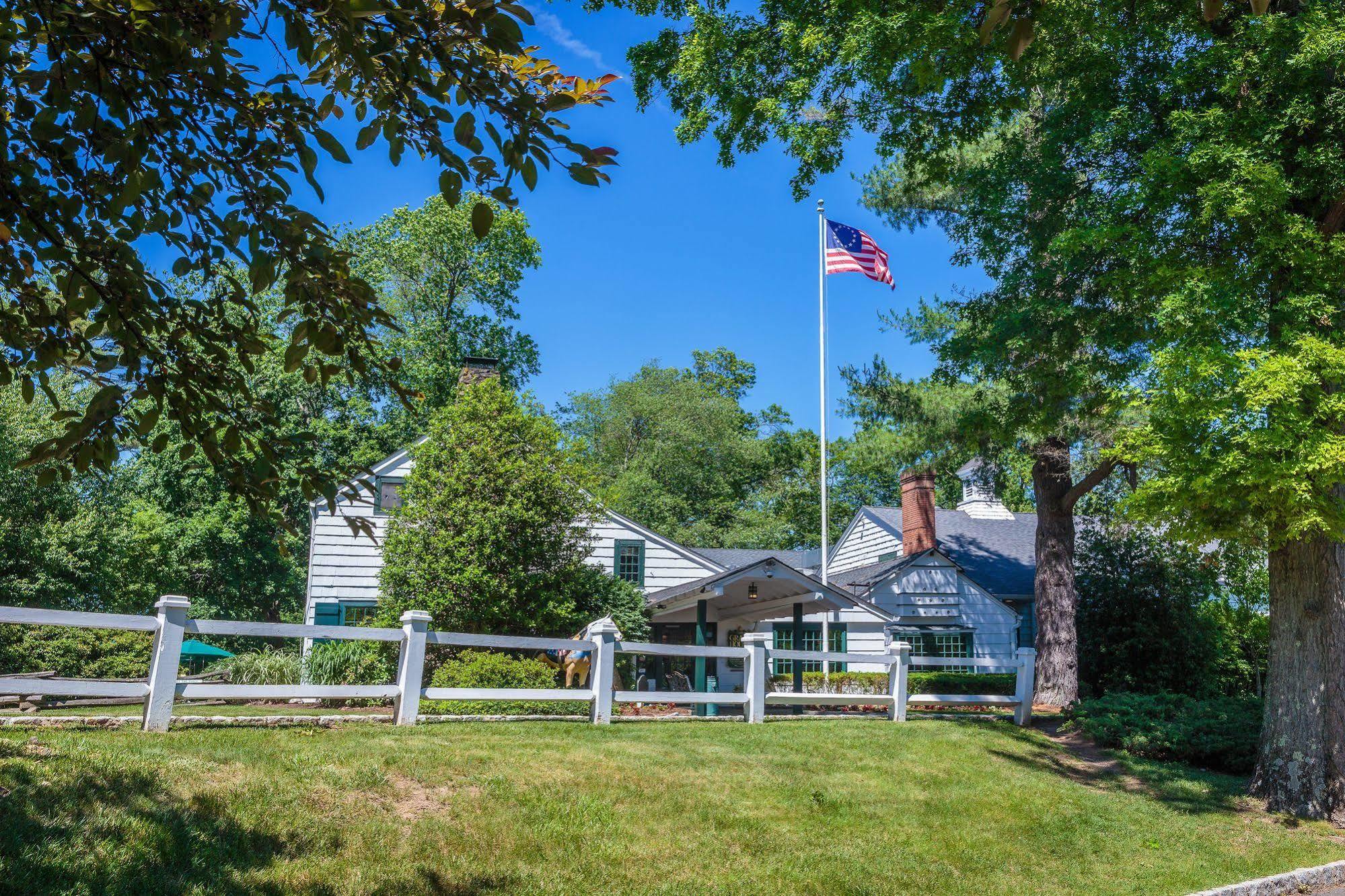 The Olde Mill Inn Basking Ridge Exterior foto